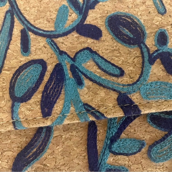 D’Margeaux Embroidered Cork Purse - Picture 3 of 9
